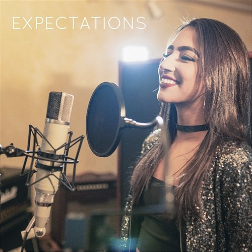 Expectations Julia Joia