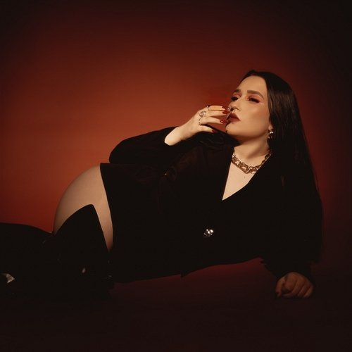 Femme Fatale Jea Mira