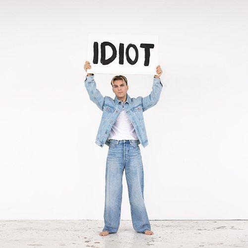 Idiot Micky Skeel