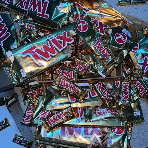 Panette Twix Raspyy, Flaco G & 22simba